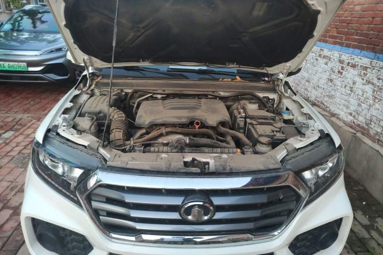 Used Great Wall Wingle 7 2019 2.0T Gasoline Two-Wheel Drive Value Edition China VI Standard Big Double GW4C20B Engine Bay
