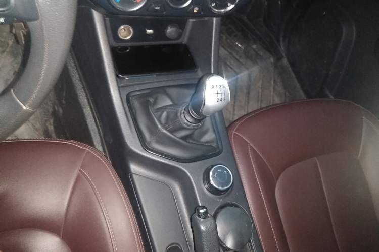 Used Great Wall Wingle 7 2019 2.0T Diesel 4x4 Elite Version China VI Standard Big Double Cab – GW4D20M Gear Lever