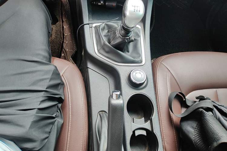 Used Great Wall Wingle 7 2019 2.0T Gasoline 4x4 Elite Version China VI Standard Big Double GW4C20B Gear Lever