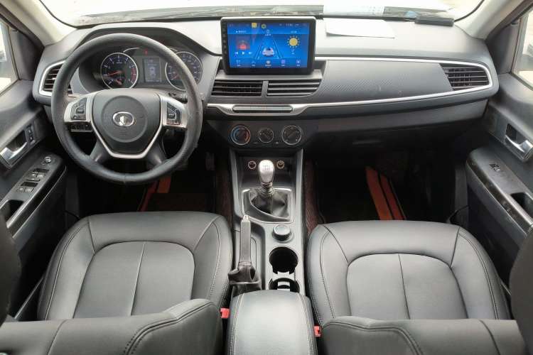 Used Great Wall Wingle 7 2019 2.0T Gasoline 4x4 Value Edition China VI Standard Big Double Cabin – GW4C20B Interior 1