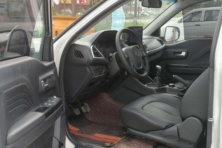 Used Great Wall Wingle 7 2019 2.0T Gasoline 4x4 Value Edition China VI Standard Big Double Cabin – GW4C20B Interior 2