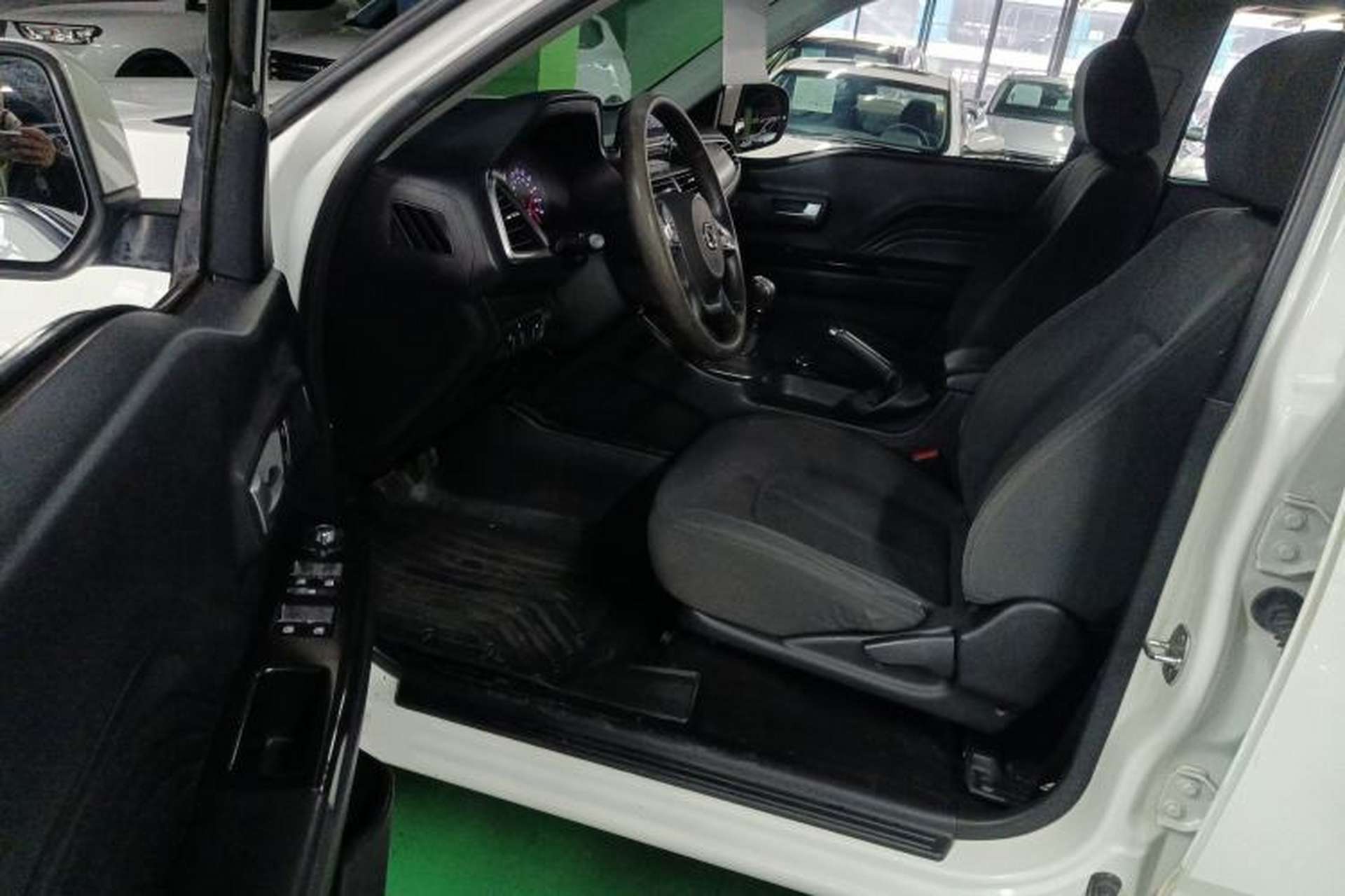 Used Great Wall Wingle 7 2019 2.0T Gasoline 4x4 Value Edition China VI Standard Big Double Cabin – GW4C20B Interior 3