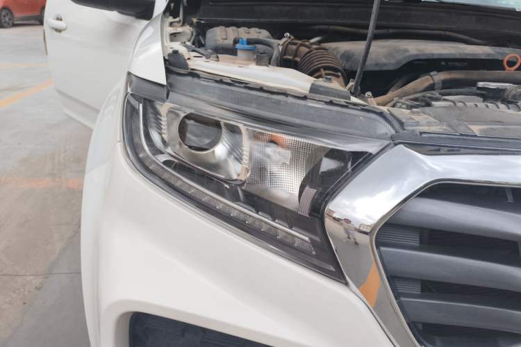 Used Great Wall Wingle 7 2019 2.0T Gasoline Two-Wheel Drive Elite Version China VI Standard Big Double Cabin GW4C20B Right Front Headlight