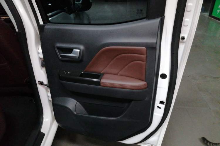 Used Great Wall Wingle 7 2019 2.0T Gasoline Two-Wheel Drive Elite Version China VI Standard Big Double Cabin GW4C20B Right Rear Door Interior