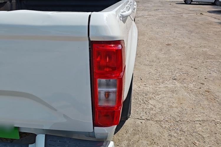 Used Great Wall Wingle 7 2019 2.0T Gasoline Two-Wheel Drive Value Edition China VI Standard Big Double GW4C20B Right Rear Taillight