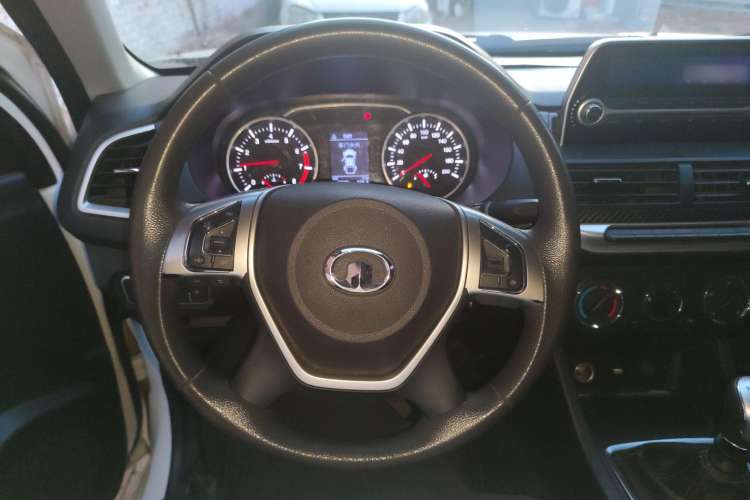 Used Great Wall Wingle 7 2019 2.0T Gasoline Two-Wheel Drive Value Edition China VI Standard Big Double GW4C20B Steering Wheel