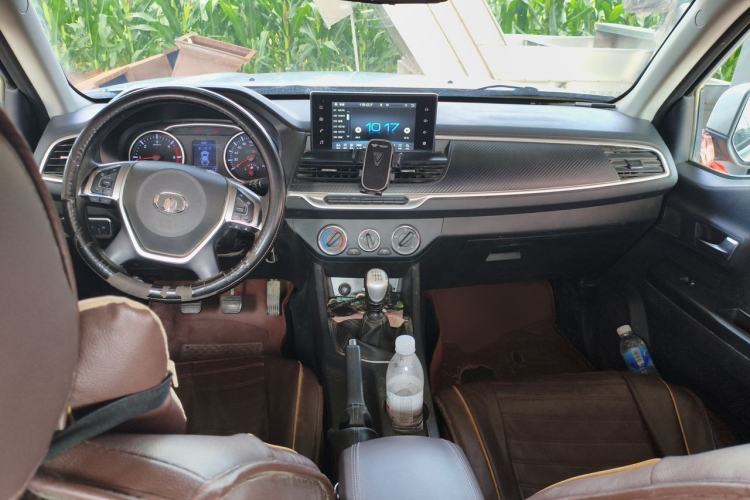 Used Great Wall Wingle 7 2020 2.0T Diesel Two-Wheel-Drive Crown Champion Business-Grade Large Double-Cab GW4D20M Center Console