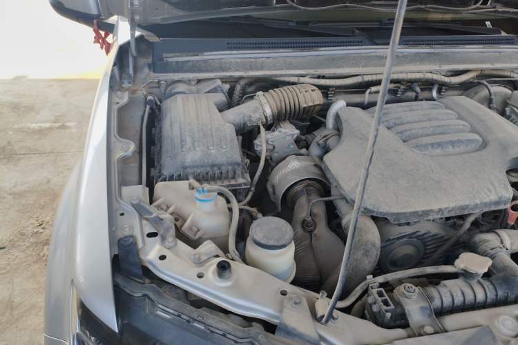 Used Great Wall Wingle 7 2020 2.0T Diesel Two-Wheel-Drive Crown Champion Business-Grade Large Double-Cab GW4D20M Engine Bay Right