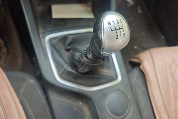 Used Great Wall Wingle 7 2020 2.0T Diesel Two-Wheel-Drive Crown Champion Business-Grade Large Double-Cab GW4D20M Gear Lever