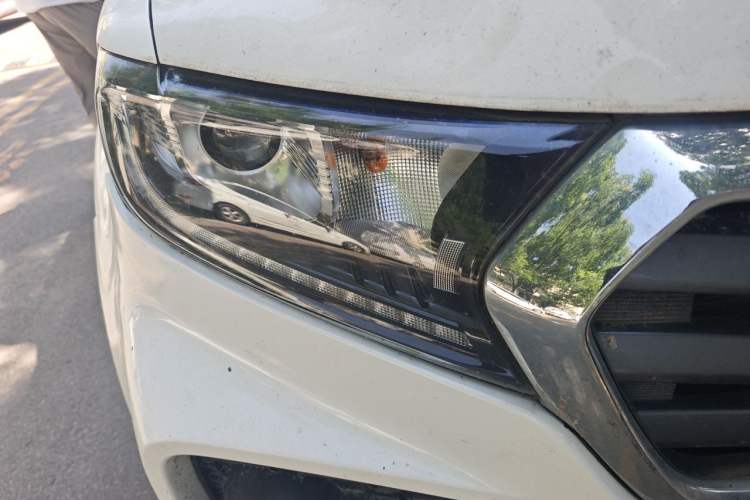 Used Great Wall Wingle 7 2020 2.0T Diesel Two-Wheel-Drive Crown Champion Business-Grade Large Double-Cab GW4D20M Right Front Headlight
