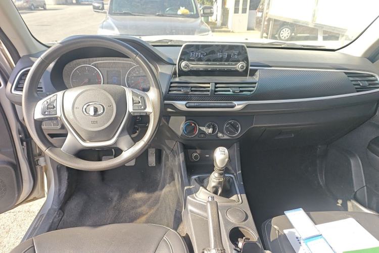 Used Great Wall Wingle 7 2021 2.0T Diesel Two-Wheel Drive Value Edition Big Double GW4D20M Center Console