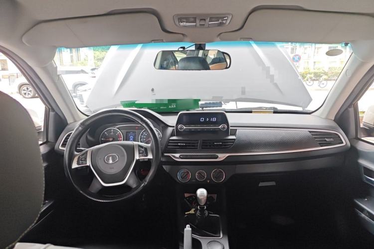 Used Great Wall Wingle 7 2021 2.0T Diesel Two-Wheel Drive Value Edition Big Double GW4D20M Center Console