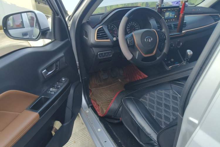 Used Great Wall Wingle 7 2021 2.0T Gasoline Two-Wheel-Drive Value Edition Compact SUV GW4C20B Driver Seat