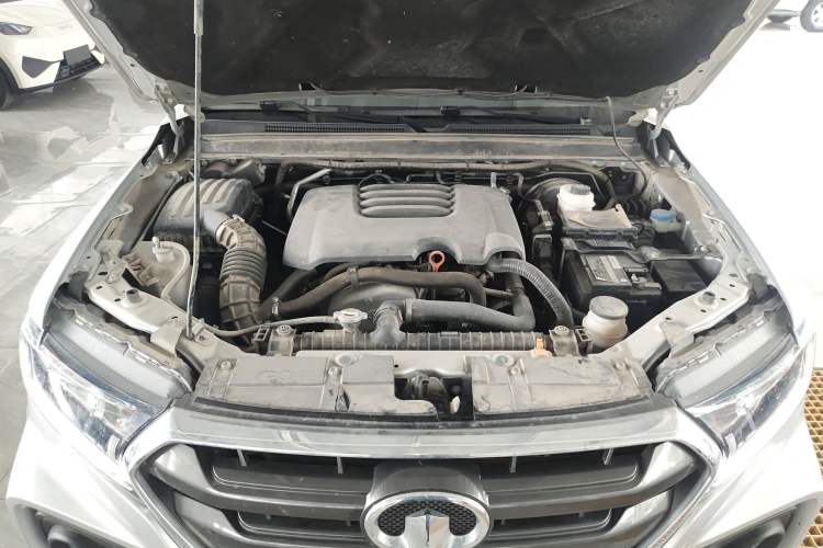 Used Great Wall Wingle 7 2021 2.0T Gasoline Two-Wheel Drive Elite Version with Large Double Cabin GW4C20B Engine Bay