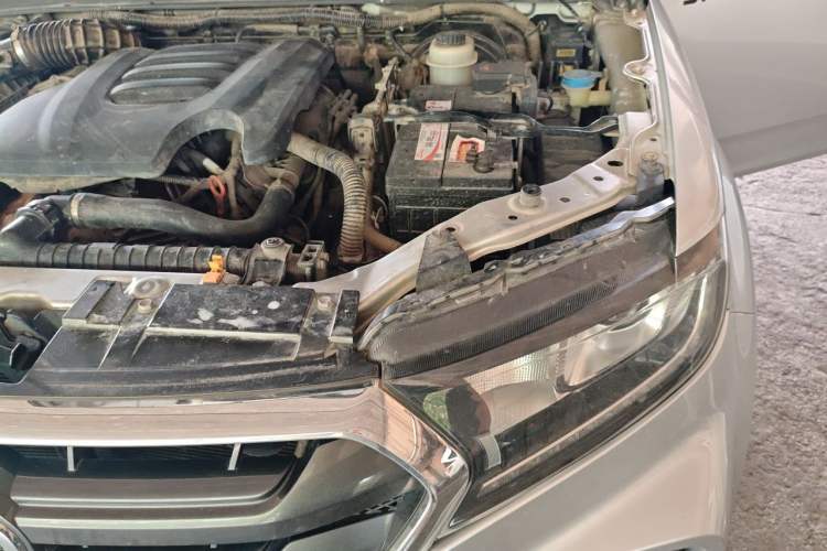 Used Great Wall Wingle 7 2021 2.0T Diesel Two-Wheel Drive Elite Version Big Double GW4D20M Engine Bay Left