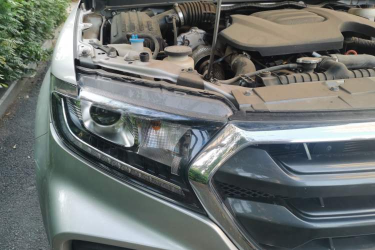 Used Great Wall Wingle 7 2021 2.0T Diesel Two-Wheel Drive Elite Version Big Double GW4D20M Engine Bay Right