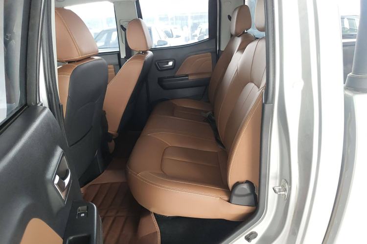 Used Great Wall Wingle 7 2021 2.0T Gasoline Two-Wheel Drive Elite Version with Large Double Cabin GW4C20B Interior 4
