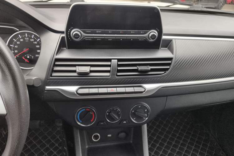 Used Great Wall Wingle 7 2021 2.0T Diesel Two-Wheel Drive Value Edition Big Double GW4D20M Audio And AC Panel
