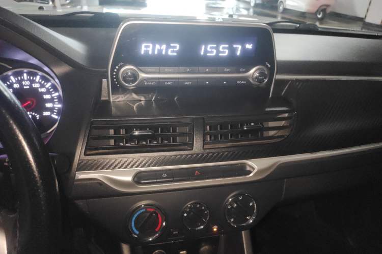 Used Great Wall Wingle 7 2021 2.0T Diesel Two-Wheel Drive Value Edition Big Double GW4D20M Audio And AC Panel