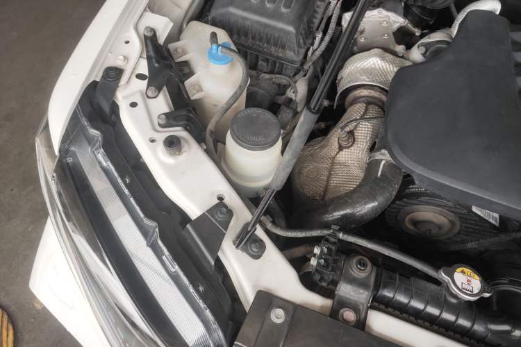 Used Great Wall Wingle 7 2021 2.0T Diesel Two-Wheel Drive Value Edition Big Double GW4D20M Engine Bay Right