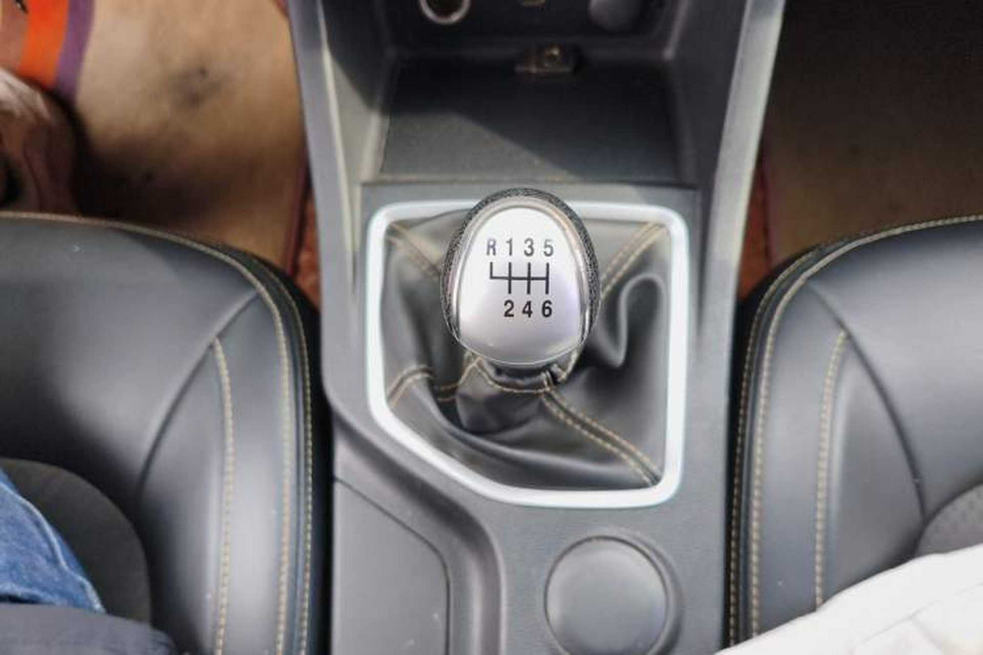 Used Great Wall Wingle 7 2021 2.0T Diesel Two-Wheel Drive Value Edition Big Double GW4D20M Gear Lever