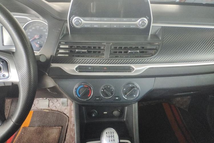 Used Great Wall Wingle 7 2022 2.0T Diesel Two-Wheel Drive Value-Plus Version Big Double Cab GW4D20M Audio And AC Panel
