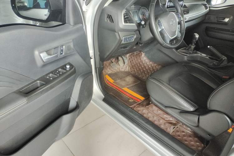 Used Great Wall Wingle 7 2022 2.0T Diesel Two-Wheel Drive Value-Plus Version Big Double Cab GW4D20M Interior 2