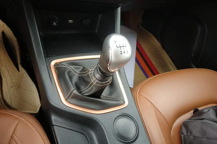 Used Great Wall Wingle 7 2022 2.0T Diesel Two-Wheel Drive Practical Version Big Double Cab GW4D20M Gear Lever