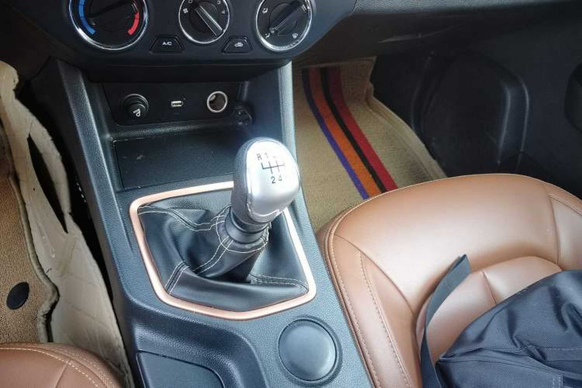 Used Great Wall Wingle 7 2022 2.0T Diesel Two-Wheel Drive Practical Version Big Double Cab GW4D20M Gear Lever