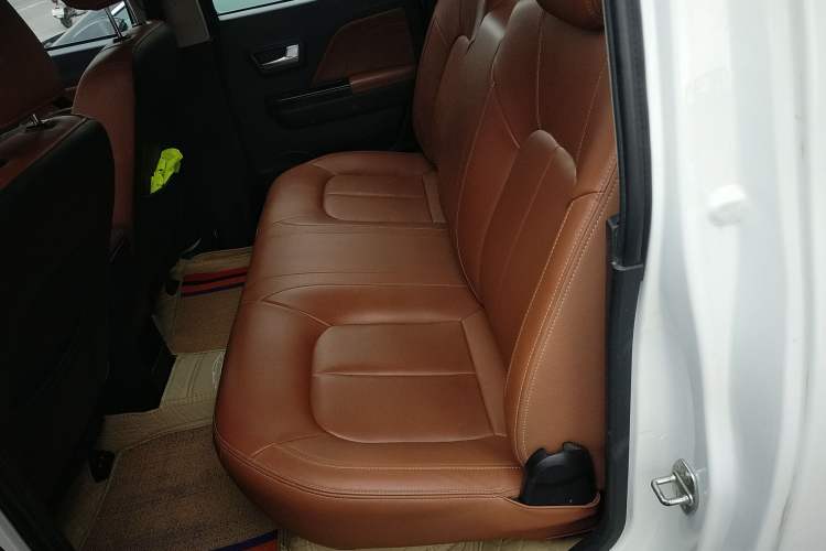 Used Great Wall Wingle 7 2022 2.0T Diesel Two-Wheel Drive Practical Version Big Double Cab GW4D20M Interior 4