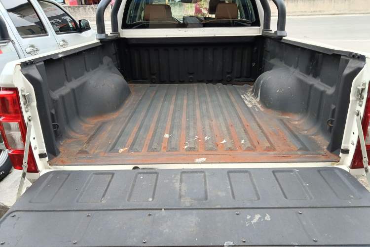 Used Great Wall Wingle 7 2022 2.0T Diesel Two-Wheel Drive Practical Version Big Double Cab GW4D20M Trunk