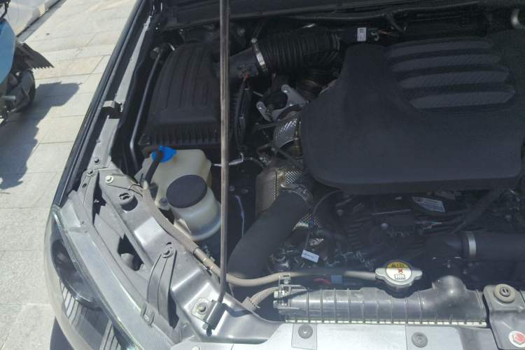 Used Great Wall Wingle 7 2023 2.0T Gasoline Two-Wheel Drive Advanced Version with Dual GW4C20B Engine Bay Right