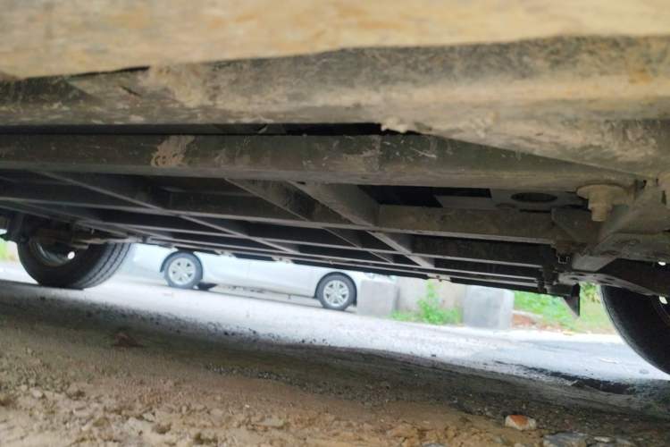 Used Guangtong Auto makeup Logistics Vehicle  Chassis Front Right