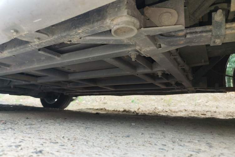 Used Guangtong Auto makeup Logistics Vehicle  Chassis Rear Left