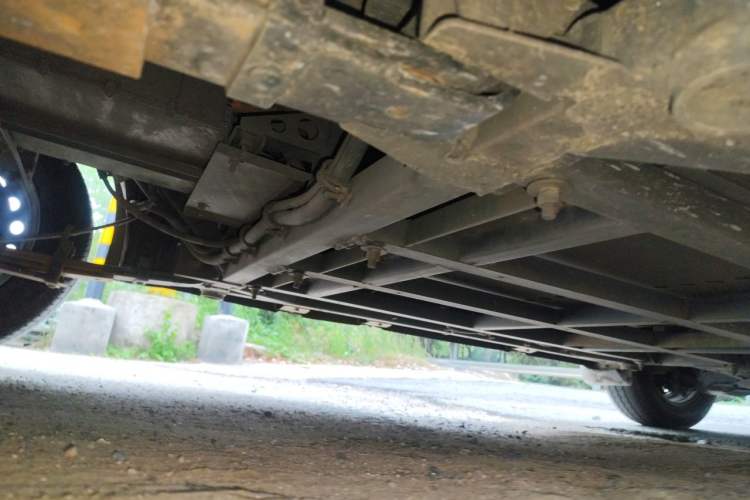 Used Guangtong Auto makeup Logistics Vehicle  Chassis Rear Right