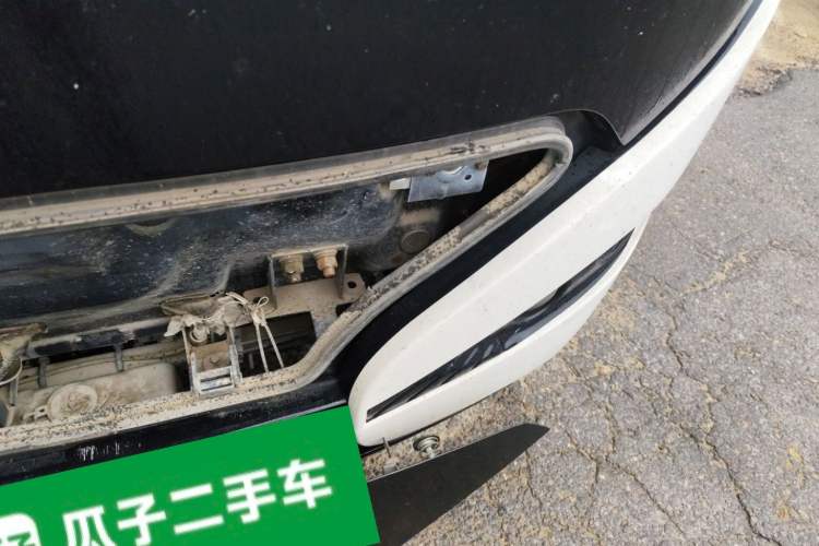 Used Guangtong Auto makeup Logistics Vehicle  Engine Bay Left