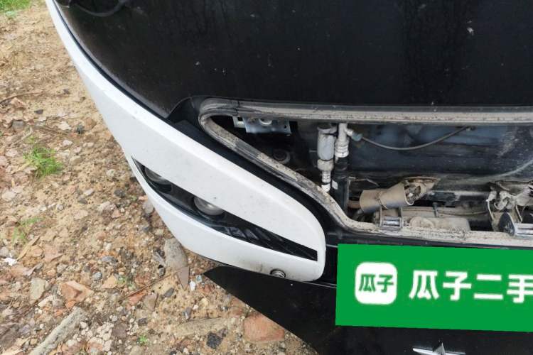 Used Guangtong Auto makeup Logistics Vehicle  Engine Bay Right