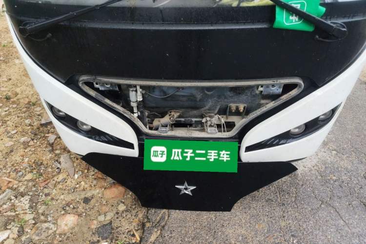 Used Guangtong Auto makeup Logistics Vehicle  Engine Bay