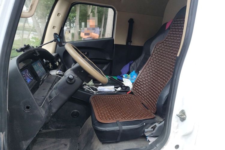 Used Guangtong Auto makeup Logistics Vehicle  Left Rear Seat