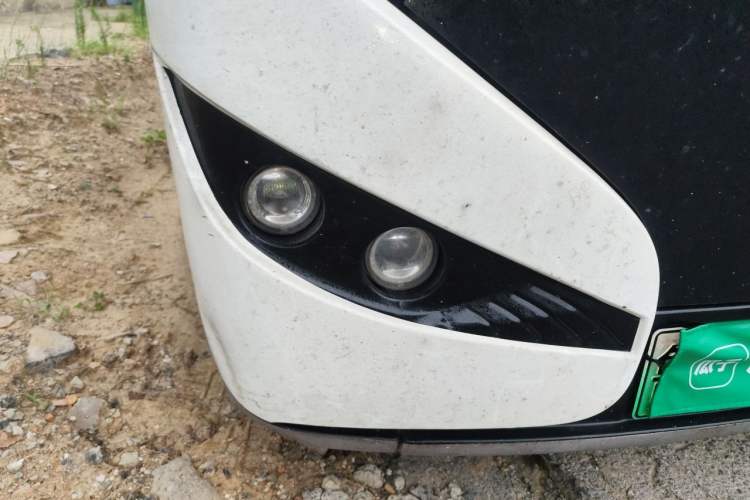 Used Guangtong Auto makeup Logistics Vehicle  Right Front Headlight
