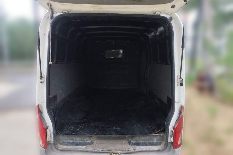 Used Guangtong Auto makeup Logistics Vehicle  Trunk