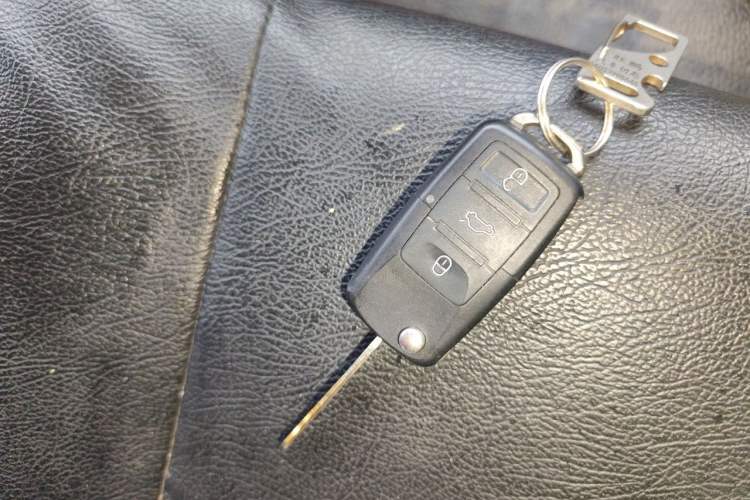 Used Guangtong Auto makeup Logistics Vehicle  Vehicle Key