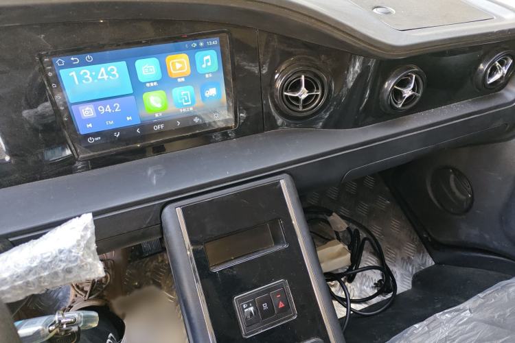 Used Guangtong Auto makeup Logistics Vehicle 2024 3.1T 2-Seater 4.99-Meter All-Electric Closed Cargo Van with 41.86 kWh Audio And AC Panel