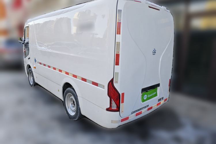 Used Guangtong Auto makeup Logistics Vehicle 2024 3.1T 2-Seater 4.99-Meter All-Electric Closed Cargo Van with 41.86 kWh Exterior 3