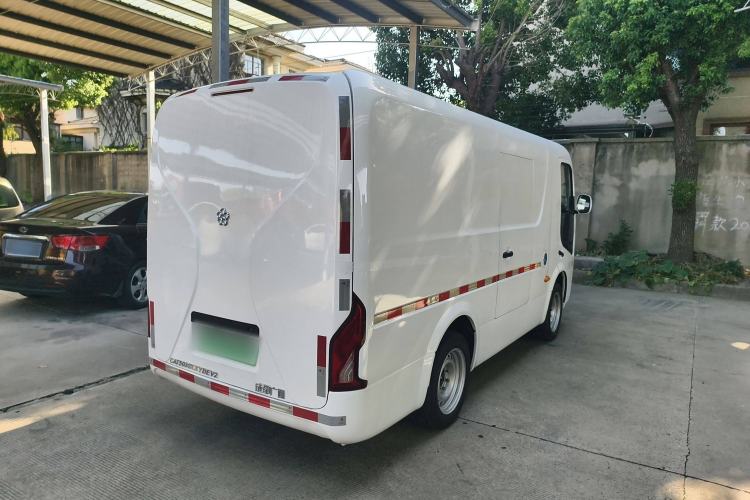 Used Guangtong Auto makeup Logistics Vehicle 2024 3.1T 2-Seater 4.99-Meter All-Electric Closed Cargo Van with 41.86 kWh Exterior 4