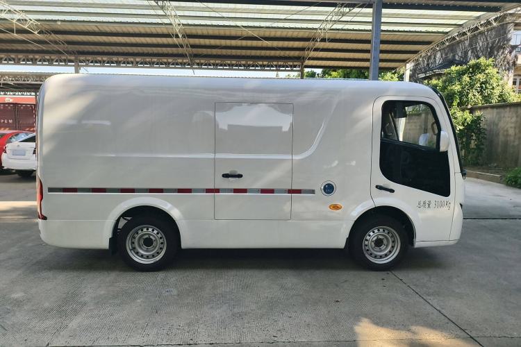 Used Guangtong Auto makeup Logistics Vehicle 2024 3.1T 2-Seater 4.99-Meter All-Electric Closed Cargo Van with 41.86 kWh Exterior 7