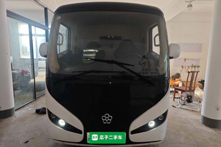 Used Guangtong Auto makeup Logistics Vehicle 2024 3.1T 2-Seater 4.99-Meter All-Electric Closed Cargo Van with 41.86 kWh Front