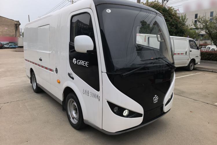 Used Guangtong Auto makeup Logistics Vehicle 2024 3.1T 2-Seater 4.99-Meter All-Electric Closed Cargo Van with 41.86 kWh Front Right 45 Deg