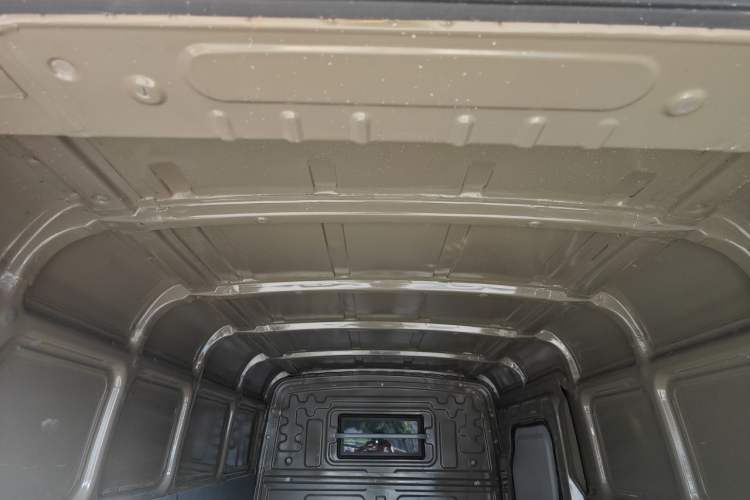 Used Guangtong Auto makeup Logistics Vehicle 2024 3.1T 2-Seater 4.99-Meter All-Electric Closed Cargo Van with 41.86 kWh Headliner