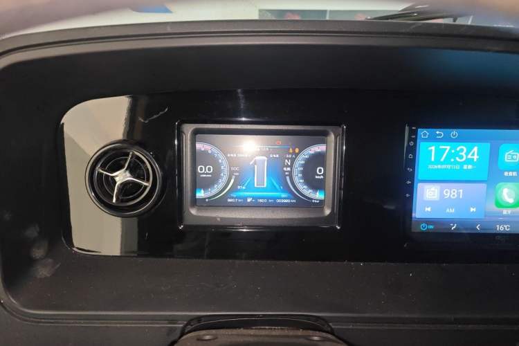 Used Guangtong Auto makeup Logistics Vehicle 2024 3.1T 2-Seater 4.99-Meter All-Electric Closed Cargo Van with 41.86 kWh Instrument Cluster
